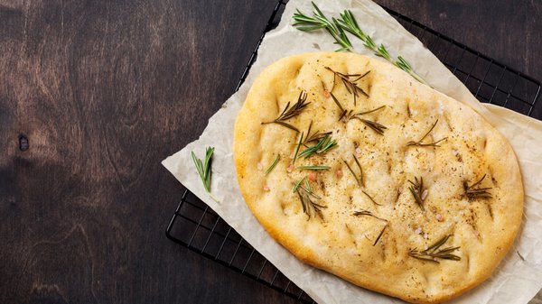 Une focaccia : un plat délicieux à déguster en famille ou entre amis !