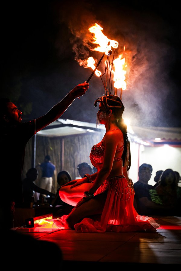 Éblouissez vos soirées avec notre spectacle de feu captivant !